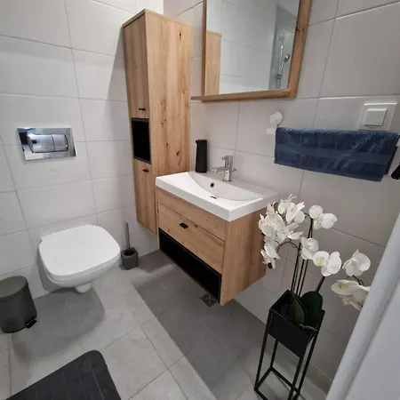 Bright Large 2br Apt With An Emperor-size Bed Apartman *