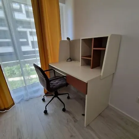 Bright Large 2br Apt With An Emperor-size Bed Bukarest