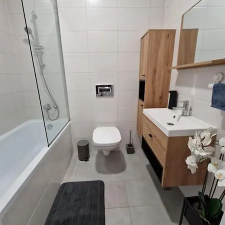 Bright Large 2br Apt With An Emperor-size Bed * Bukareszt