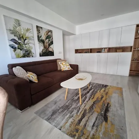 Bright Large 2br Apt With An Emperor-size Bed * Bukarest