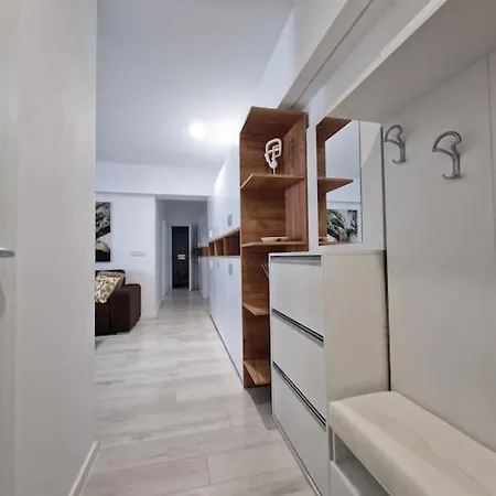Bright Large 2br Apt With An Emperor-size Bed * Bukarest