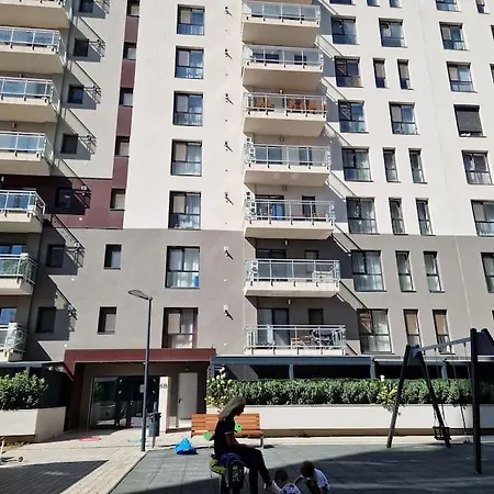 Bright Large 2br Apt With An Emperor-size Bed Apartment