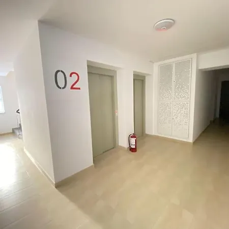 Bright Large 2br Apt With An Emperor-size Bed Apartament *
