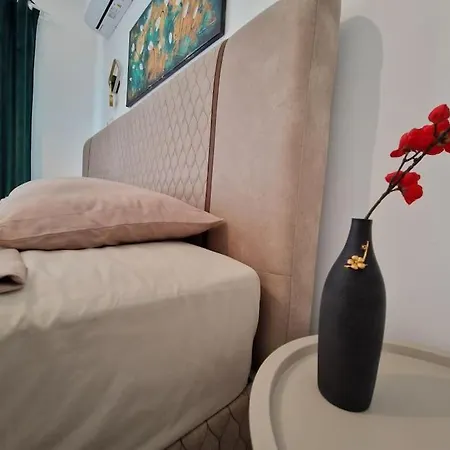 Bright Large 2br Apt With An Emperor-size Bed * Bukarest