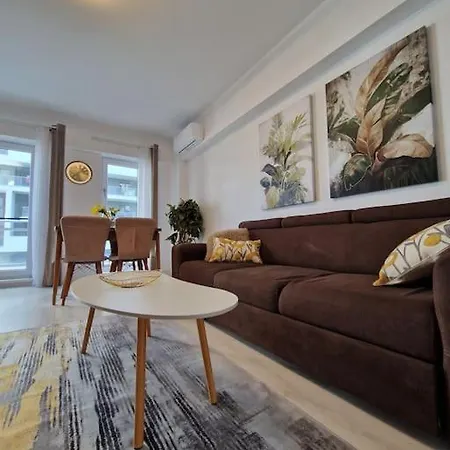 Apartment Bright Large 2br Apt With An Emperor-size Bed