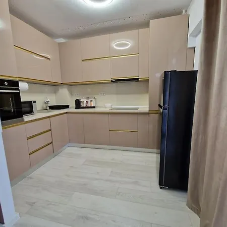 Bright Large 2br Apt With An Emperor-size Bed Apartman