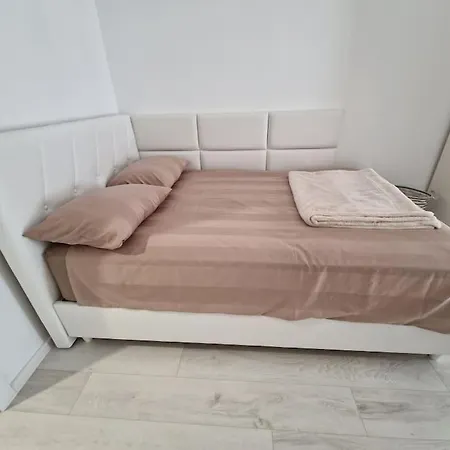 Apartament Bright Large 2br Apt With An Emperor-size Bed Bukareszt