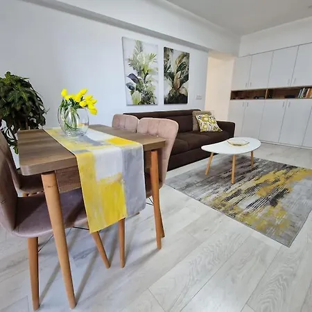 Bright Large 2br Apt With An Emperor-size Bed * Bukarest
