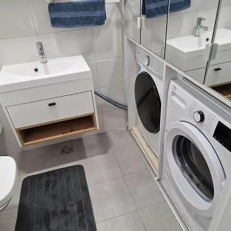 Bright Large 2br Apt With An Emperor-size Bed Apartment *