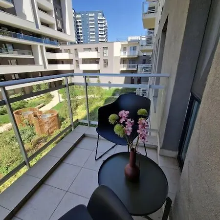 Bright Large 2br Apt With An Emperor-size Bed Apartment *