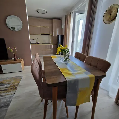 Lejlighed Bright Large 2br Apt With An Emperor-size Bed Bukarest