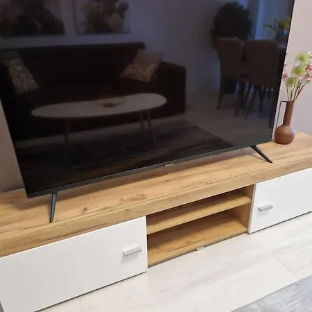 Bright Large 2br Apt With An Emperor-size Bed *