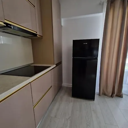 Bright Large 2br Apt With An Emperor-size Bed