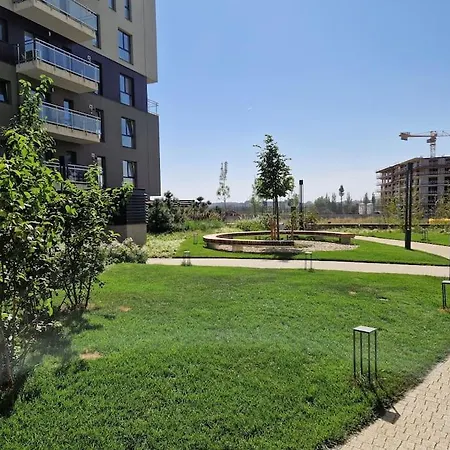 Bright Large 2br Apt With An Emperor-size Bed Bukarest