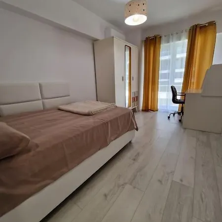 Bright Large 2br Apt With An Emperor-size Bed